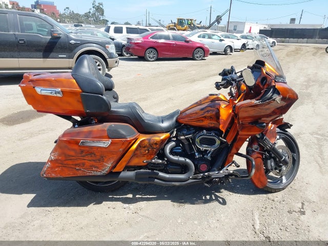 1HD1KTC36JB654611 Harley-Davidson Road Glide Special
