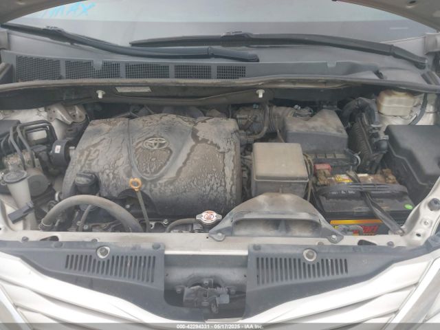 5TDKZ3DC2HS860656 Toyota Sienna Le 8 Passenger