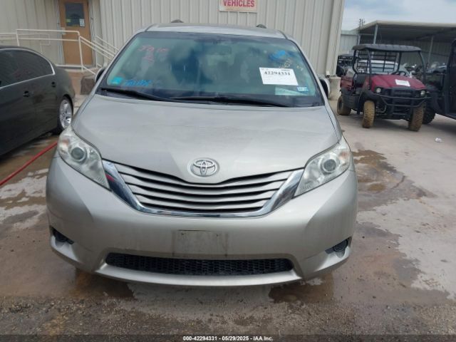 5TDKZ3DC2HS860656 Toyota Sienna Le 8 Passenger