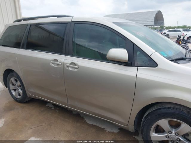 5TDKZ3DC2HS860656 Toyota Sienna Le 8 Passenger