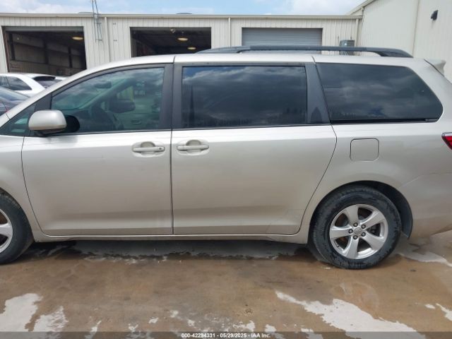 5TDKZ3DC2HS860656 Toyota Sienna Le 8 Passenger