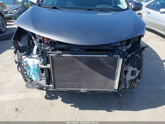 JTMWFREV2JJ728707 Toyota Rav4 Xle