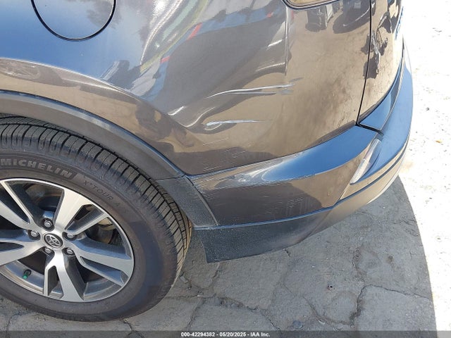 JTMWFREV2JJ728707 Toyota Rav4 Xle