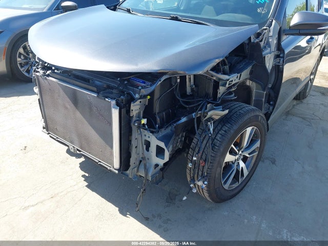 JTMWFREV2JJ728707 Toyota Rav4 Xle