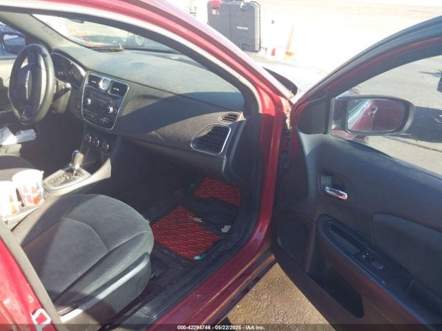 1C3CCBAB4EN209899 Chrysler 200 LX
