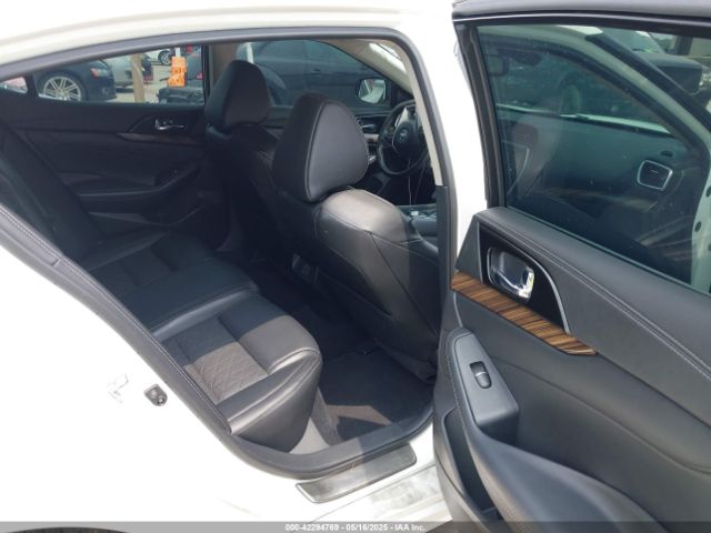 1N4AA6AP2JC362093 Nissan Maxima 3.5 Platinum