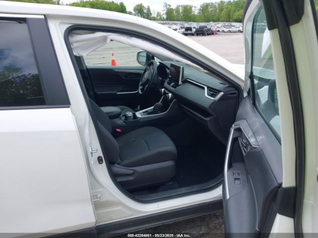 2T3G1RFV3RC410336 Toyota RAV4 LE