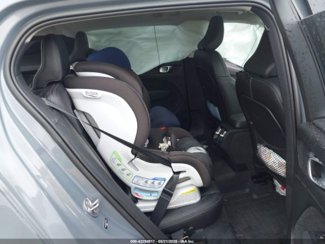 2023 VOLVO XC40 YV4L12UAXP2025895 Photo 9