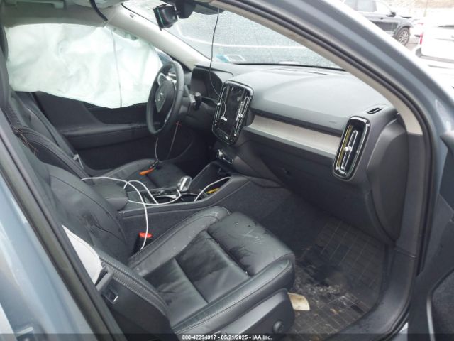 2023 VOLVO XC40 YV4L12UAXP2025895 Photo 4