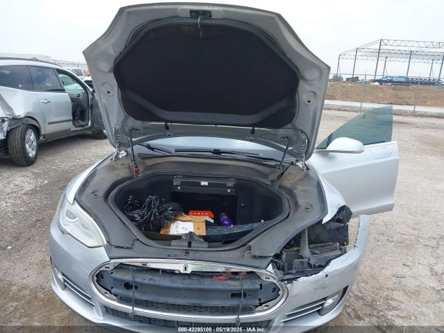 2014 TESLA MODEL S 5YJSA1S13EFP63883 Photo 9