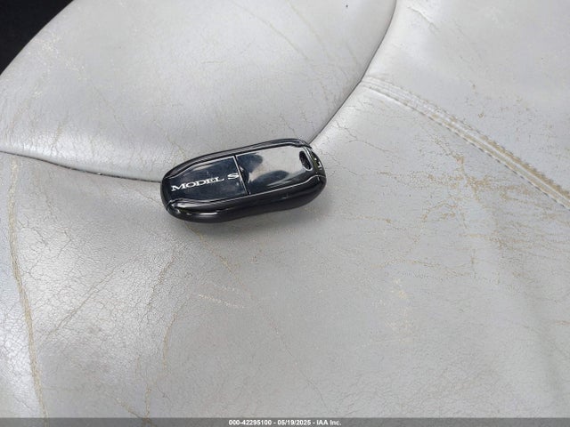 2014 TESLA MODEL S 5YJSA1S13EFP63883 Photo 10