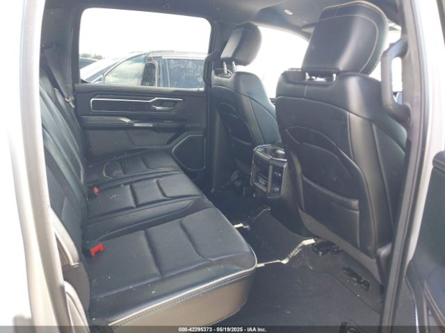 1C6RREJT4RN220879 RAM 1500 Laramie  4x2 5'7 Box