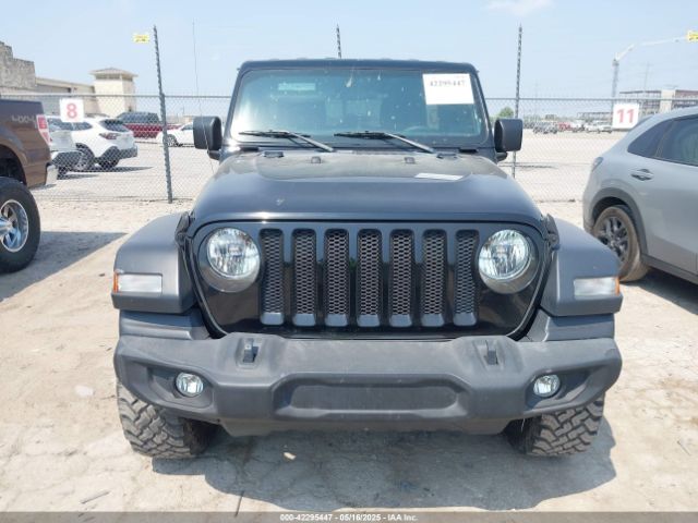 1C4HJXDG4JW191470 Jeep Wrangler Unlimited Sport 4x4