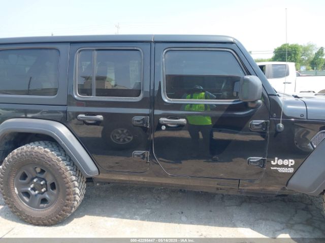 1C4HJXDG4JW191470 Jeep Wrangler Unlimited Sport 4x4