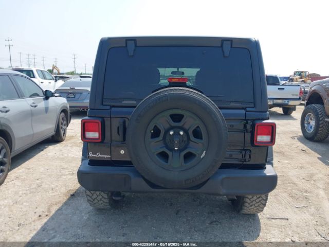 1C4HJXDG4JW191470 Jeep Wrangler Unlimited Sport 4x4