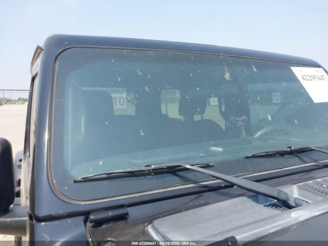 1C4HJXDG4JW191470 Jeep Wrangler Unlimited Sport 4x4