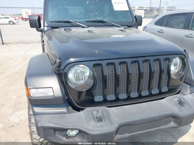 1C4HJXDG4JW191470 Jeep Wrangler Unlimited Sport 4x4