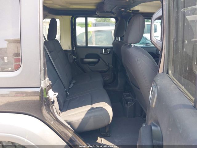 1C4HJXDG4JW191470 Jeep Wrangler Unlimited Sport 4x4