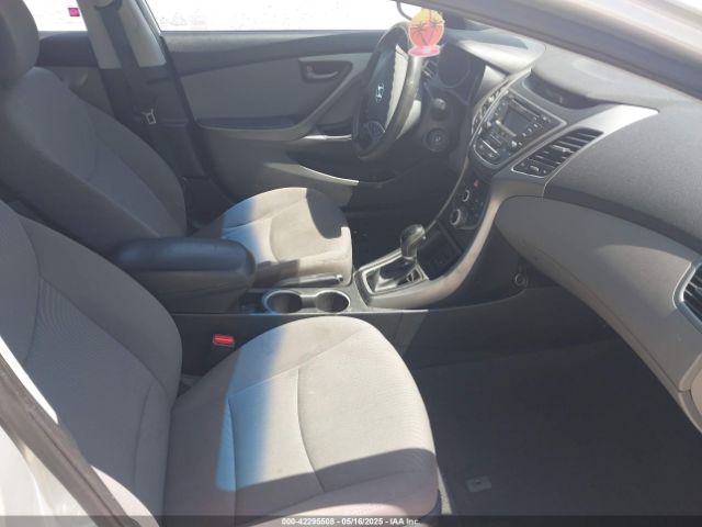 5NPDH4AE5FH647808 Hyundai ELANTRA SE