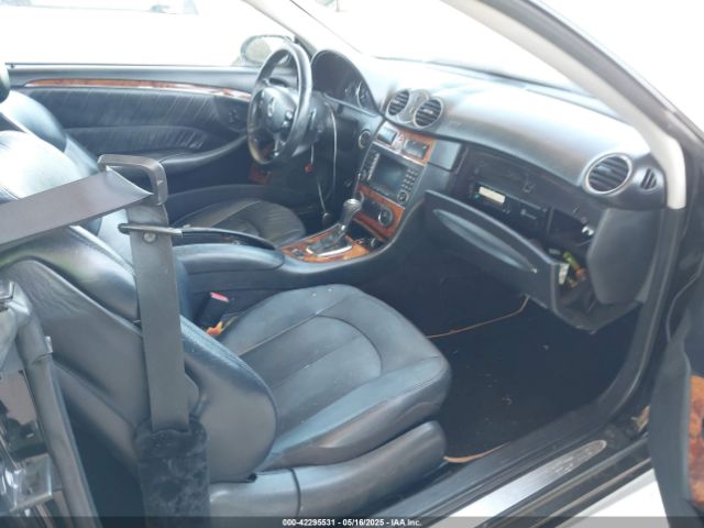 2008 MERCEDES-BENZ CLK 550 WDBTK72F58T089686 Photo 4
