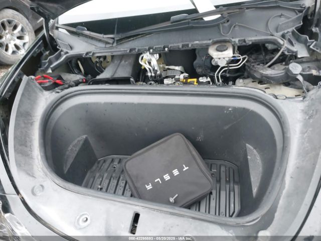 5YJYGDEF9MF250203 Tesla 2021