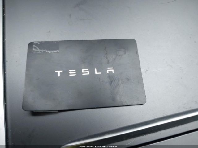 5YJYGDEF9MF250203 Tesla 2021