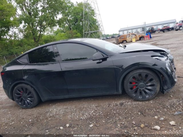 5YJYGDEF9MF250203 Tesla 2021