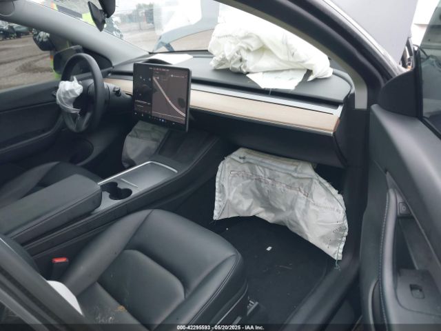5YJYGDEF9MF250203 Tesla 2021