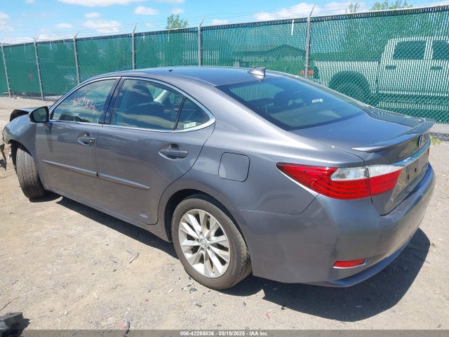 JTHBW1GG4F2087932 Lexus ES 300H