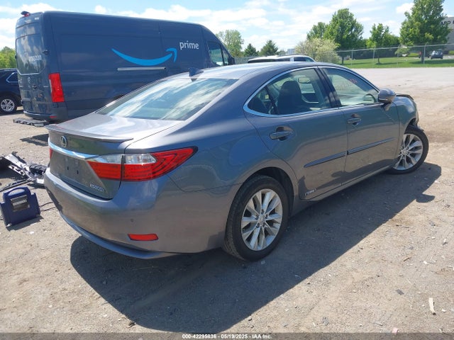 JTHBW1GG4F2087932 Lexus ES 300H