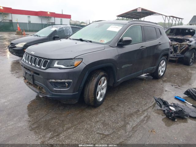 2018 JEEP COMPASS 3C4NJDBB2JT432456 Photo 1