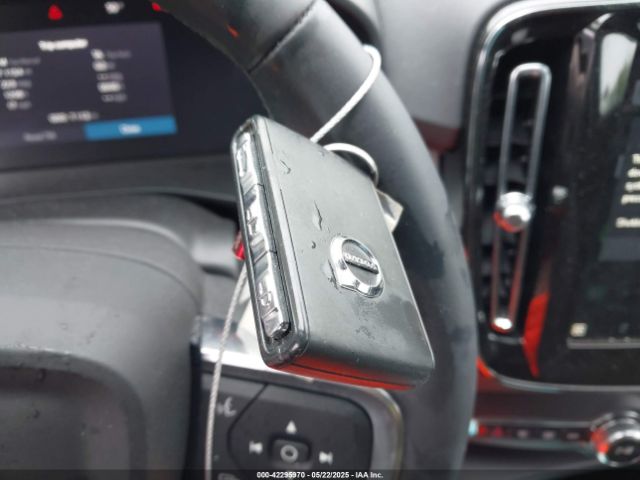 2024 VOLVO XC40 YV4L12UK9R2311071 Photo 10