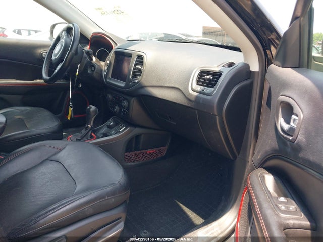 3C4NJDDB1HT611255 Jeep New Compass Trailhawk 4x4