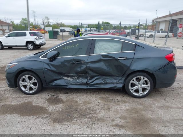 1G1BF5SM2H7137909 Chevrolet Cruze Premier Auto