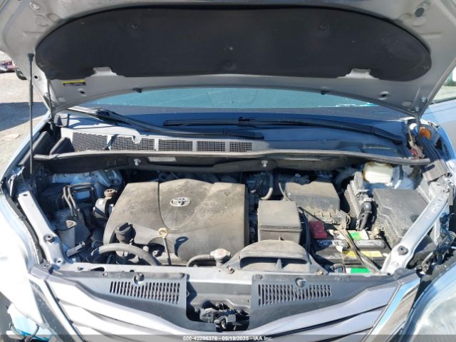 5TDYZ3DC9HS819788 Toyota Sienna Xle 8 Passenger