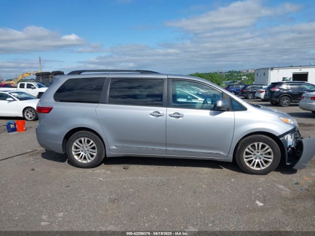 5TDYZ3DC9HS819788 Toyota Sienna Xle 8 Passenger