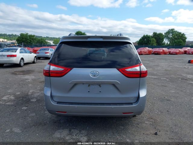 5TDYZ3DC9HS819788 Toyota Sienna Xle 8 Passenger