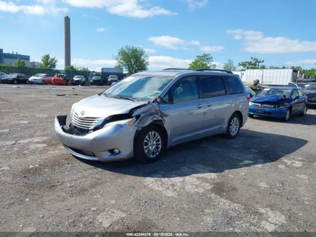 5TDYZ3DC9HS819788 Toyota Sienna Xle 8 Passenger