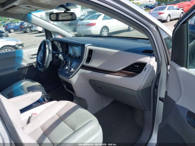 5TDYZ3DC9HS819788 Toyota Sienna Xle 8 Passenger