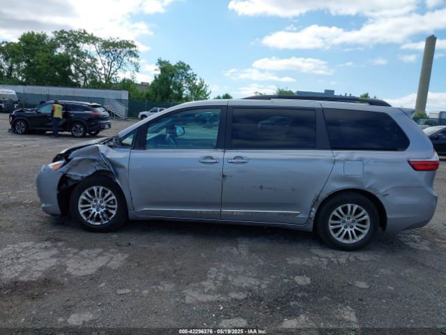 5TDYZ3DC9HS819788 Toyota Sienna Xle 8 Passenger