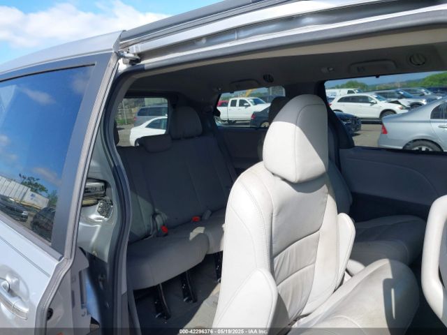 5TDYZ3DC9HS819788 Toyota Sienna Xle 8 Passenger