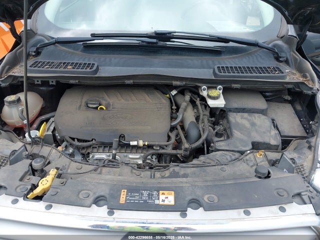 1FMCU9JDXHUC82266 Ford Escape Titanium