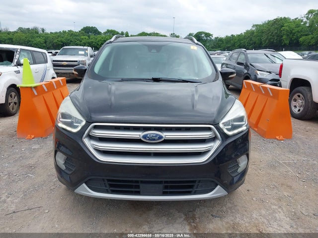 1FMCU9JDXHUC82266 Ford Escape Titanium