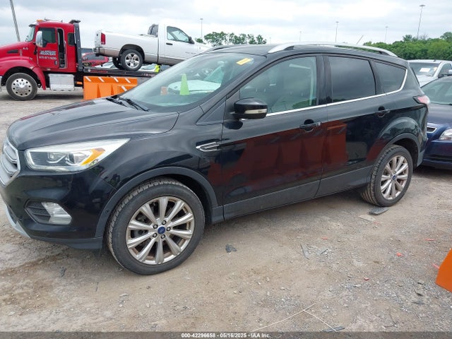 1FMCU9JDXHUC82266 Ford Escape Titanium