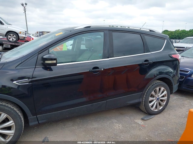 1FMCU9JDXHUC82266 Ford Escape Titanium