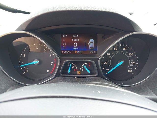 1FMCU9JDXHUC82266 Ford Escape Titanium