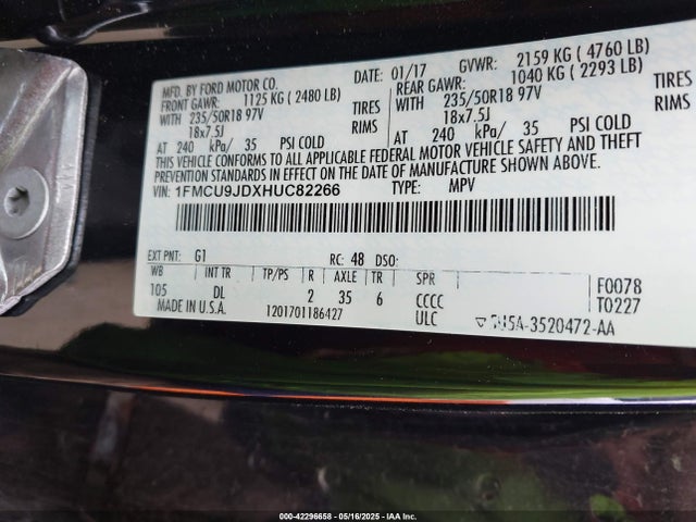 1FMCU9JDXHUC82266 Ford Escape Titanium