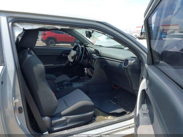 JTKJF5C76GJ018573 Scion TC