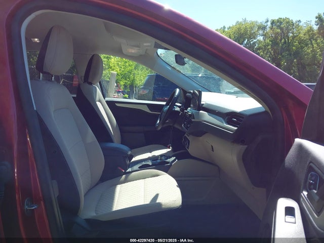 1FMCU0G61NUB50870 Ford ESCAPE SE