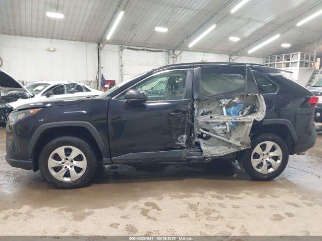 2T3F1RFV7KW049905 Toyota RAV4 LE